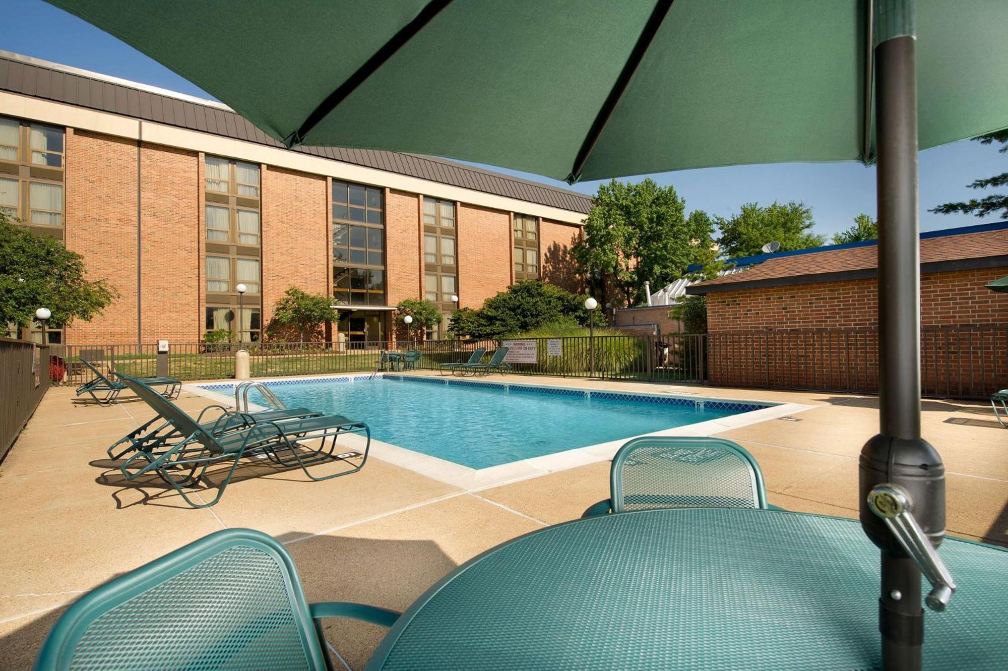 Pear Tree Inn St. Louis Airport Edmundson Eksteriør billede